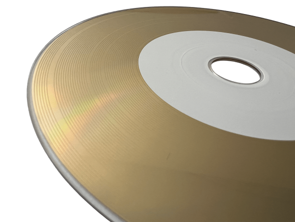goldene Vinyl-CD mit fühlbarer Rillenstruktur
